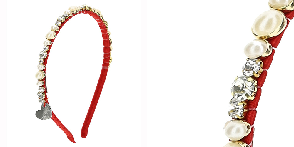 Czerwona opaska pokryta kryształami i perełkami z kolekcji marki Monnalisa.